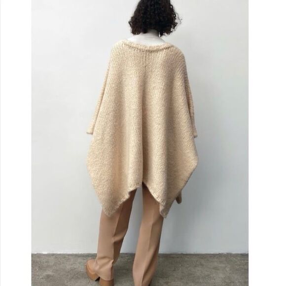 Zara Extra Long Knit Poncho Sweater in Cream Size Medium - Picture 4 of 10